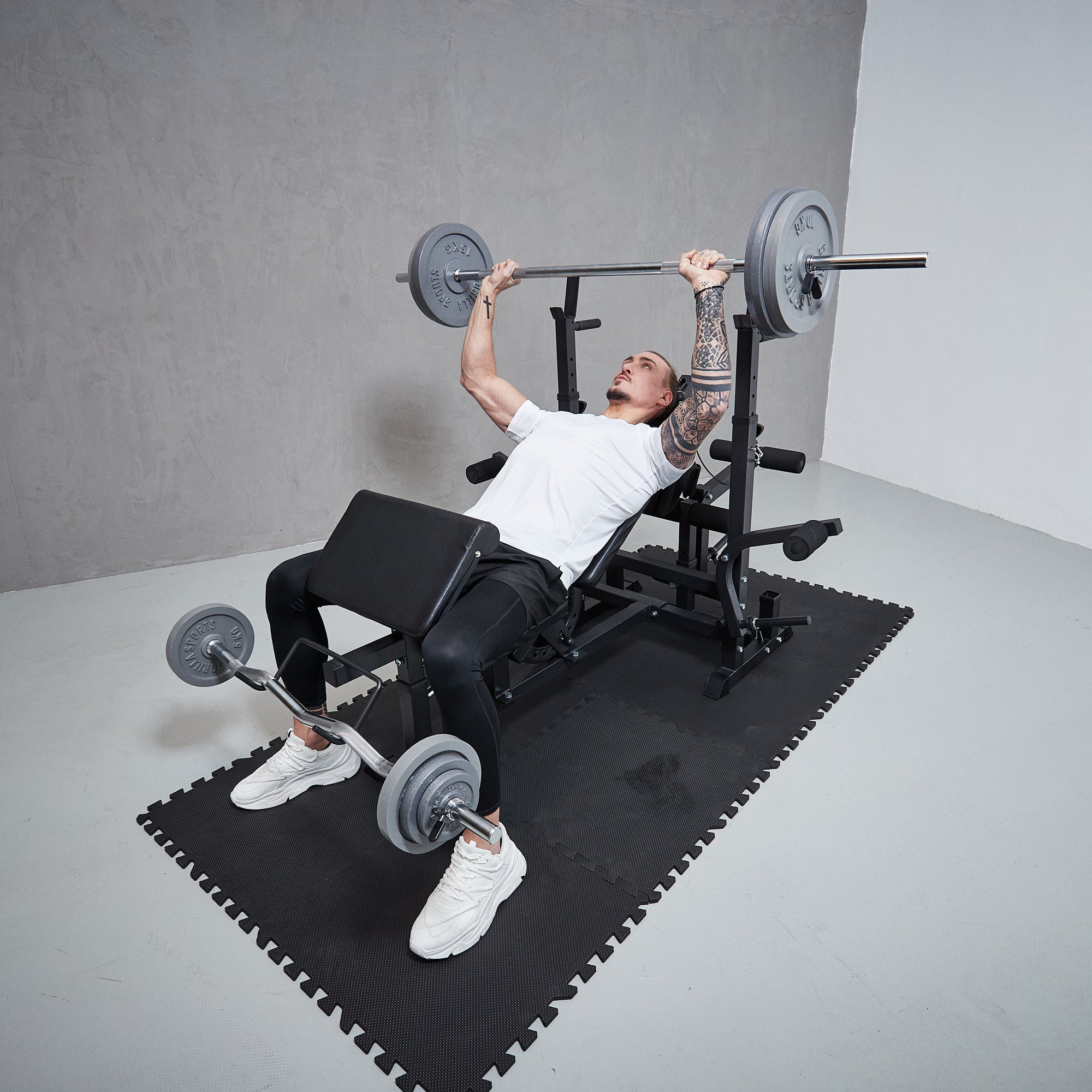 Daudzfunkcionāla treniņu stacija + svaru stieņa komplekts 108 kg