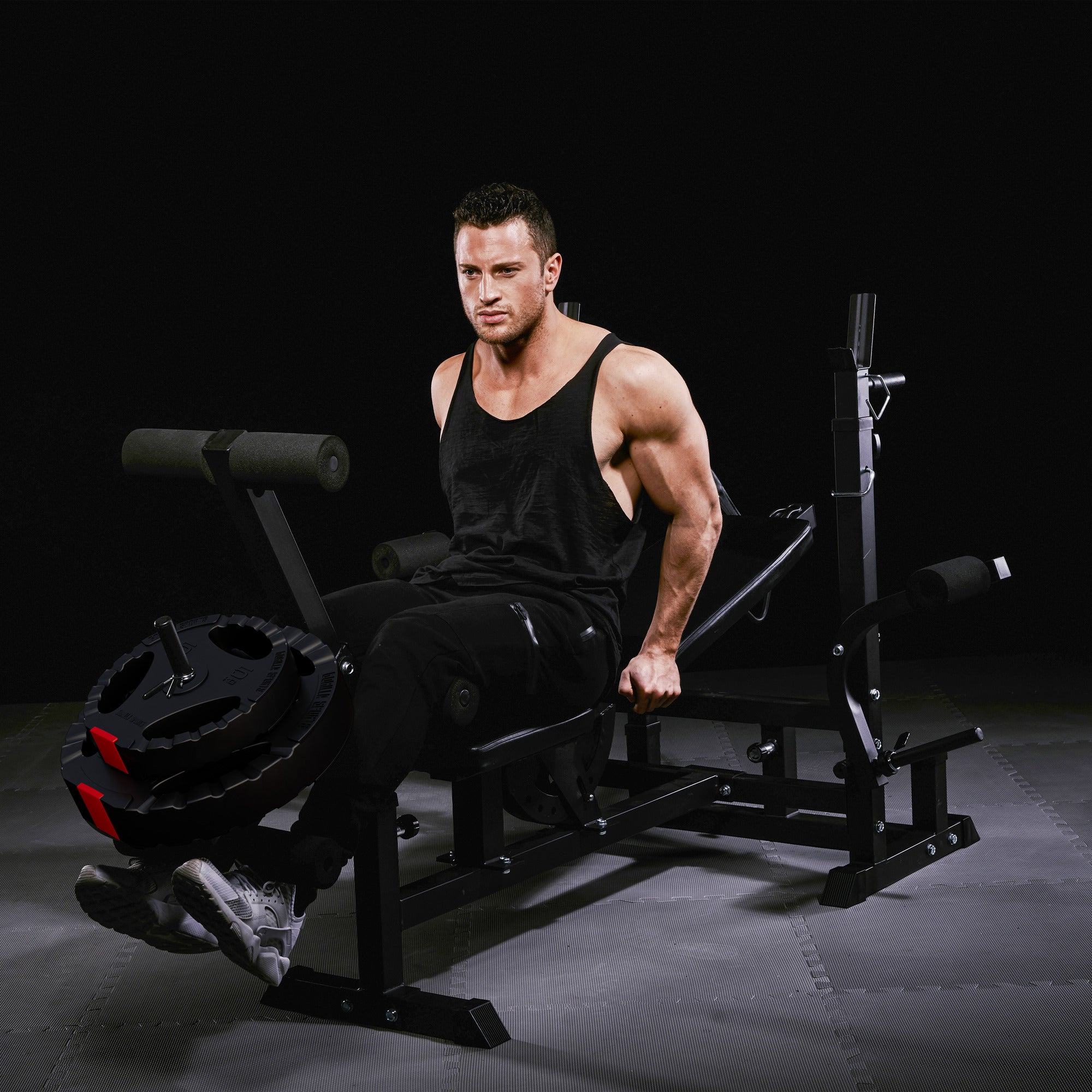Daudzfunkcionāla treniņu stacija ar 100 kg Tri Grip svaru komplektu