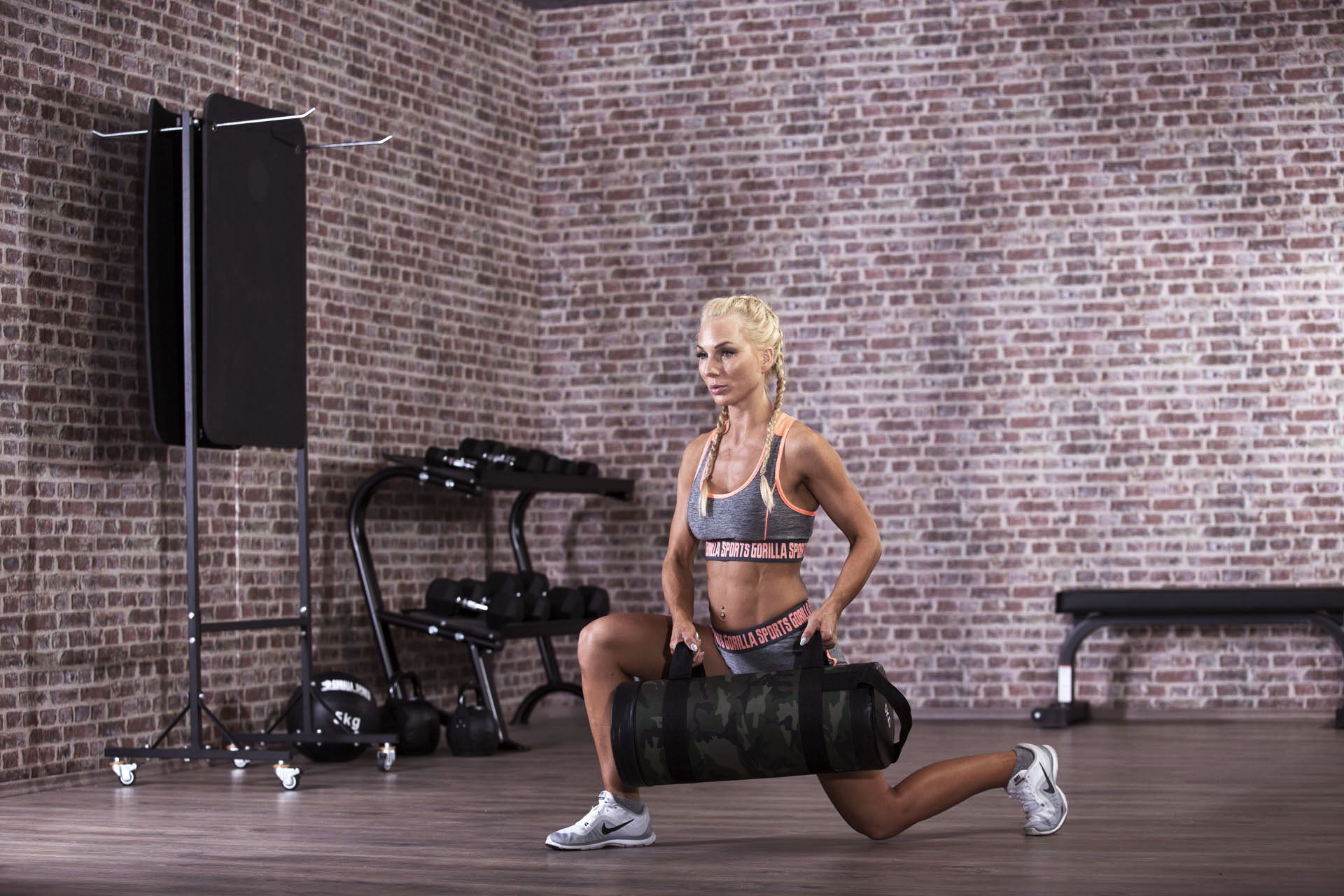 Fitnessbag smilšu maiss ar kamuflāžas rakstu